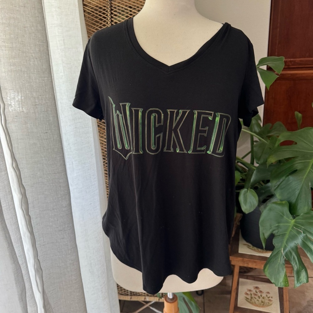 Wicked Broadway‎ Black Graphic Tee NWOT Women’s Large